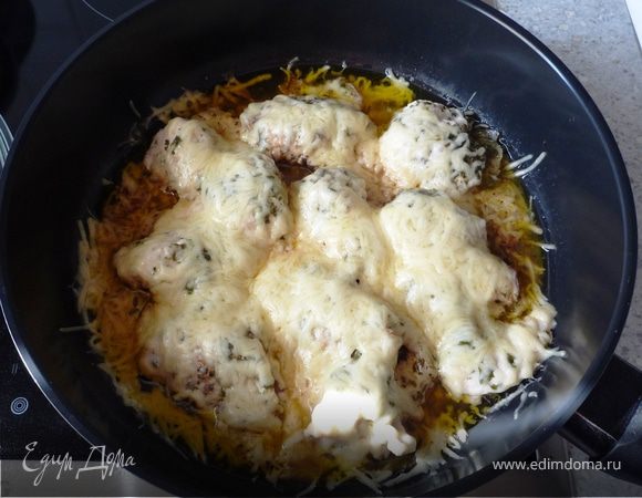 Запекаем под крышкой в течение 35-40 минут. 