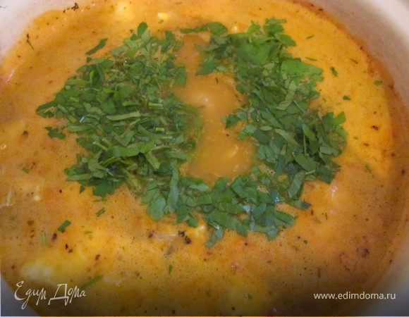 За пять минут до готовности положить в суп свежую петрушку. Попробуйте на соль. И всё, ароматный и очень вкусный рыбный суп готов.
Приятного аппетита!
К супу подайте крутоны сделанные из багета. Рецепт французского багета 
http://www.edimdoma.ru/recipes/24637