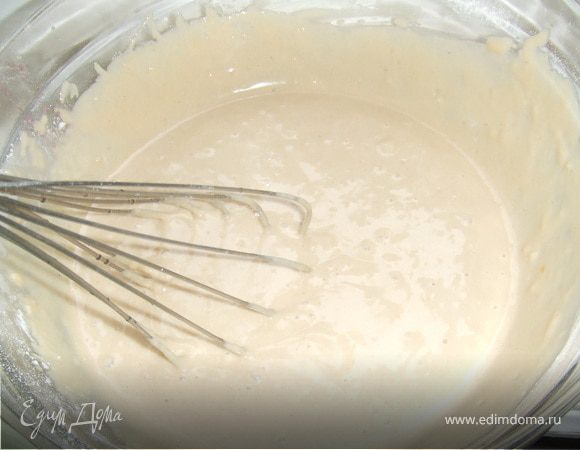 Все ингредиенты взбиваем венчиком или миксером.