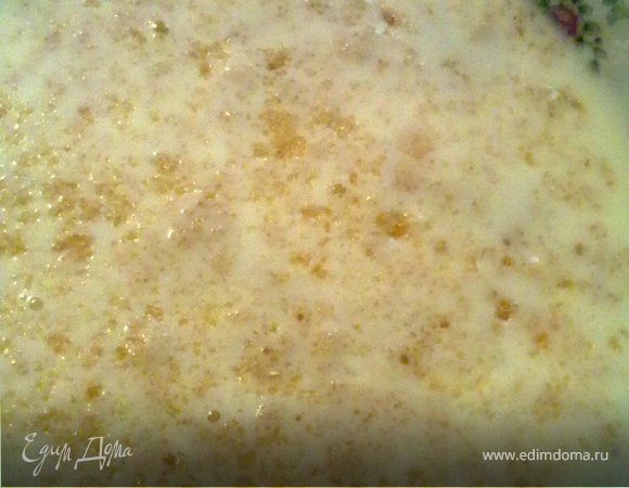 замочить желатин молоком, дать набухнуть, поставить на медленный огонь для полного растворения. Не кипятить! Затем добавить сахар по вкусу.