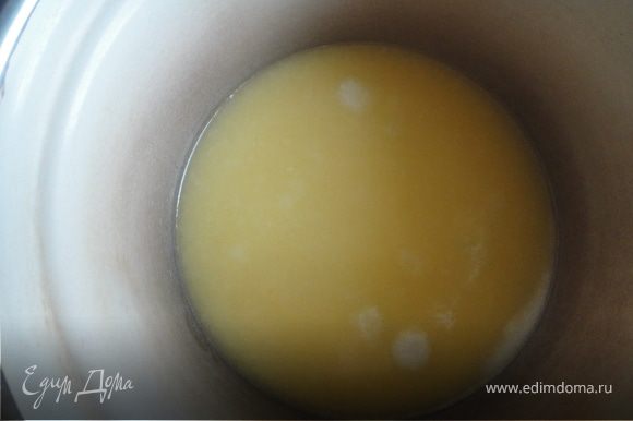 125 гр маргарина , 1 ст. воды и щепотку соли поставить в кастрюльку чтобы закипело