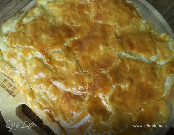 И отправим в духовку, разогретую до 200 градусов, минут на 20 (пока тесто не зарумянится).  