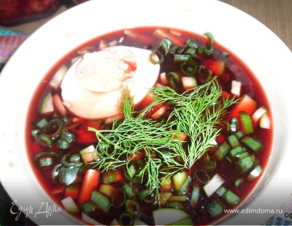 половинку яйца и зел. лук, укроп.