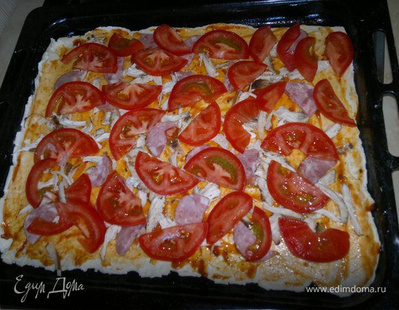 далее выкладываем помидоры и солим немного сверху