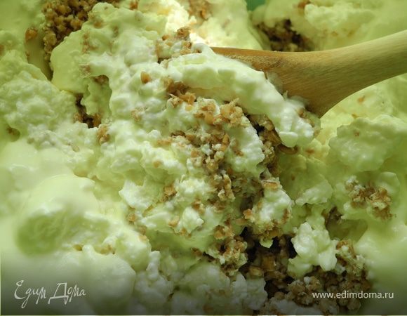 Добавить творог, сахар, сметану и яйцо. Все перемешать хорошенько.