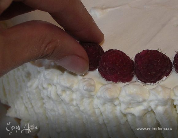 Тогда на креме точно не появиться никаких потёков ягодных:)