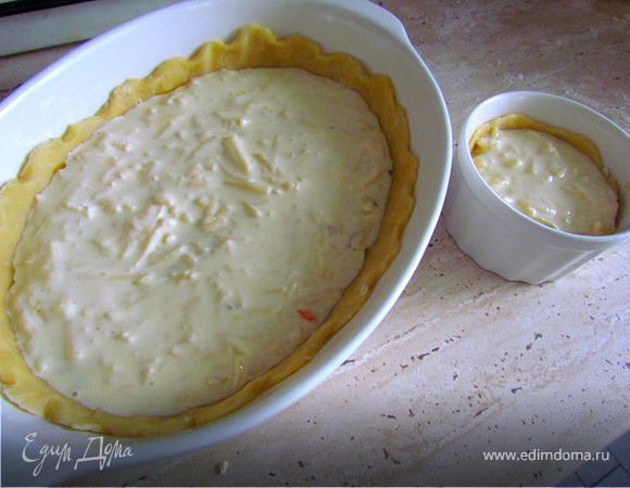 Сверху выливаем нашу заливку и разравниваем!