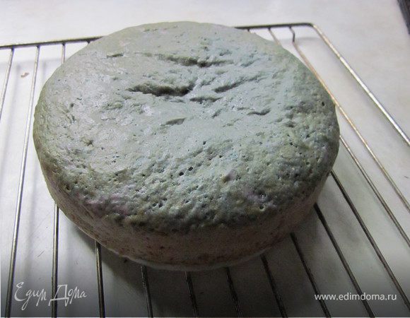 Ставим выпекать в предварительно разогретую духовку.
Выпекаем при 180 град. до готовности.
Аккуратно вынуть из формы, снять бумагу, дать остыть.