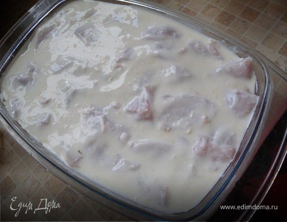 Переливаем в огнеупорную форму и отправляем в духовку на 200 С до зарумянивания. 