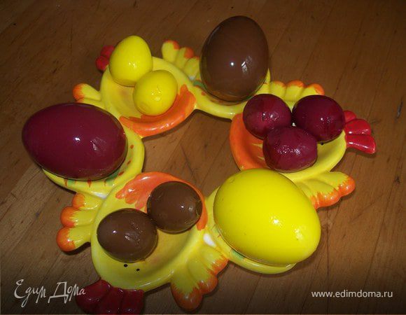 прошло 2 дня и яички готовы...
поскольку морковный сок (я купила Тедди) цвет не дал, я даже не стала фотографировать
