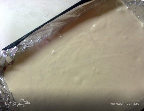 Выложить тесто.