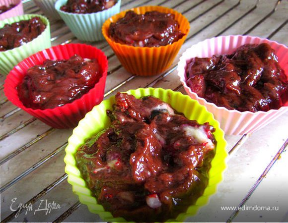 Раскладываем по формочкам (я поняла, что так удобнее, так как брани очень рассыпчатые и крошатся при нарезке) и выпекаем при 180С минут 17-20 (проверить палочкой).