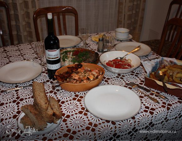 И подготовка и процесс приготовления происходят очень быстро и в удовольствие!Все блюда подавать горячими, цедро добавив любую зелень, ломтики лимона, и гранатовый соус к мясу.А если есть и хорошее красное вино-жизнь удалась! )))