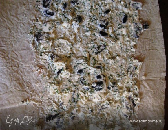 Фету размять вилкой, маслины разрезать, например, на 4 части, укроп измельчить. Все смешать со сметаной. Завернуть в лаваш.