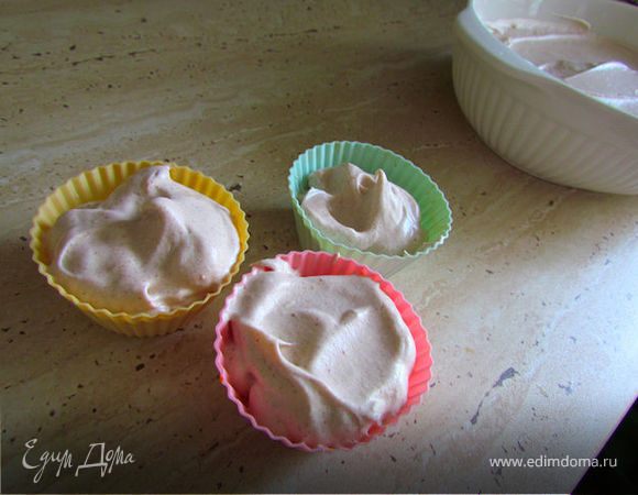 +++++ И отправить в морозильник на часа 3. Перемешивать мороженое не нужно!