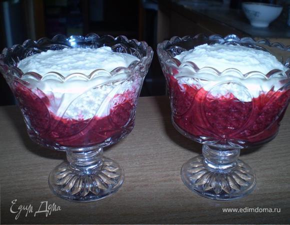 и аккуратненько выкладываем творожную массу на ягодное пюре