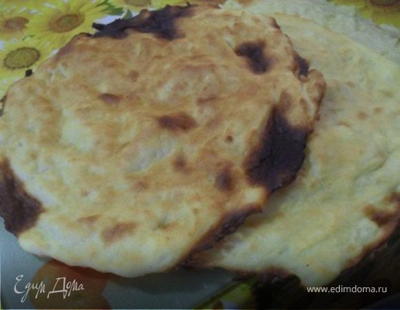 Выпечь коржи при 200*С до золотистого цвета, дать им остыть.