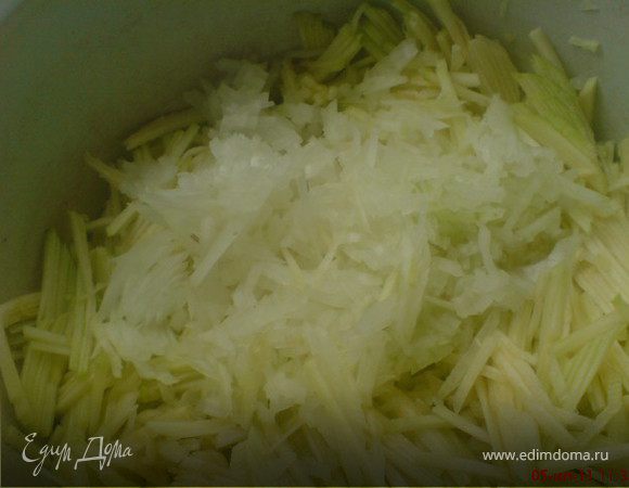 добавить нашинкованный репчатый лук