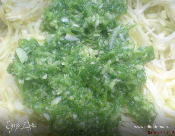 соединить с кабачками и репчатым луком