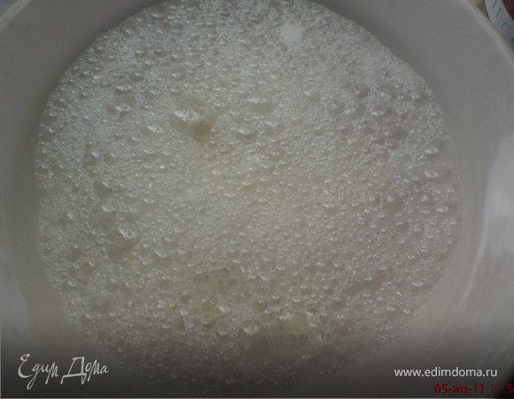 соду погасить лимонным соком и добавить в смесь