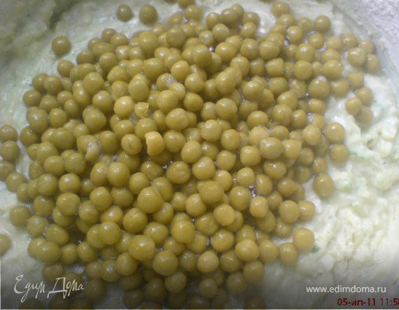 в готовое тесто добавить зелёный горошек