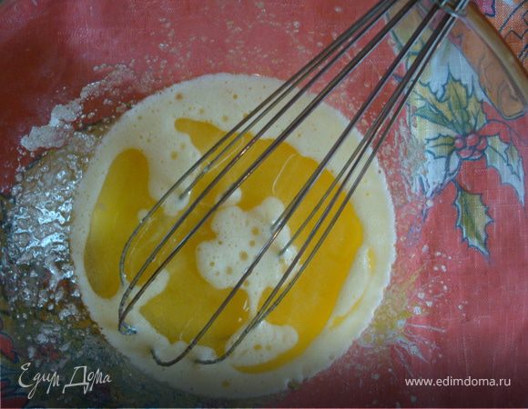 Добавить подсолнечное масло, размешать