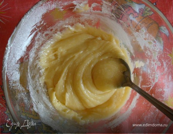 Размешать ложкой. Консистенция получится плотнее густой сметаны