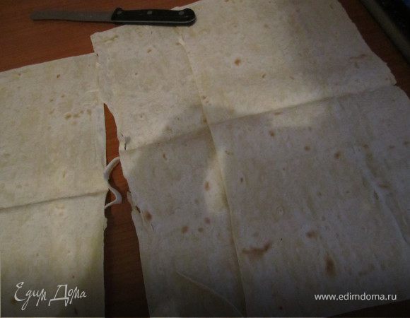 Лаваш нарезать на полоски.