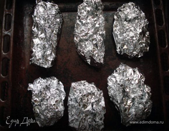 Запекать готовые лаваши в духовке 40-45 минут.Первые 20 минут при температуре 220 градусов, затем температуру снизить до 180 градусов. 