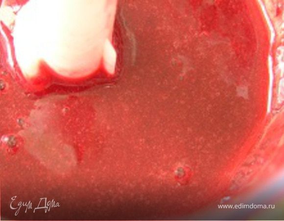 Выложить в чашу блендера, измельчить до однородности. В этом рецепте нам понадобится полпорции.