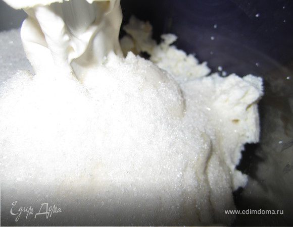 Творог, сахар, сметану, молоко взбить в блендере.
Добавить желатин.
Еще раз взбить.