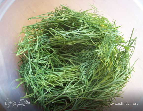 зельнь помойте, просушите и оборвите все толстые и грубые стебли...мы будем работать только с листьями