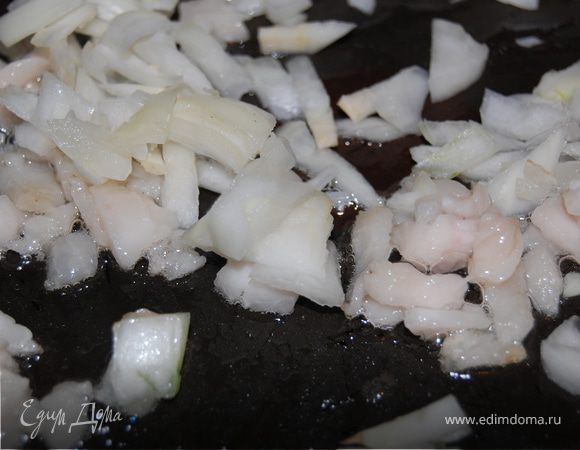 Сразу скажу, в моих купатах присутствует курдючное сало, совсем немного, но мне очень понравилось – я на нем обжаривала мелко-мелко нашинкованный лук. 