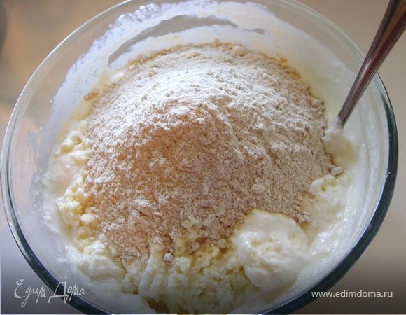 Всеять муку и разрыхлитель..