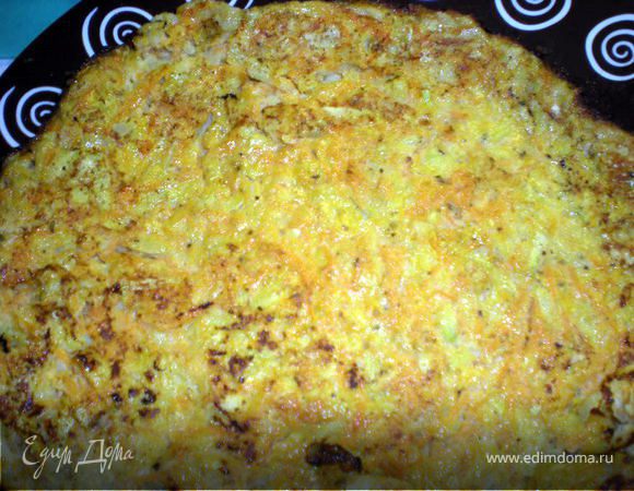 Лучше жарить сразу на двух сковородках и складывать сразу стопкой т.к. если они полежат,то становятся нежные и их трудно будет складывать,они могут рваться.