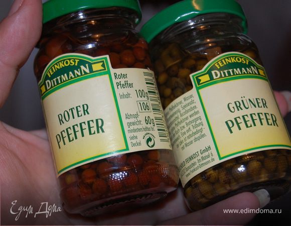 Сверху препорошили розовым и зеленым перцами и лепестками миндаля!