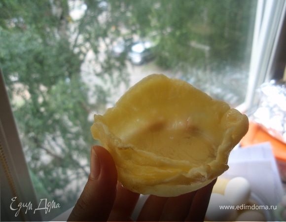 Теперь приступим к кропотливому изготовлению сырных корзиночек. Всё как по рецепту Жени! Ещё раз ей большое спасибо за супер-идею. Скажу честно у меня не с первого раза получилась идеальная корзиночка, но я не отчаивалась и вот что вышло))