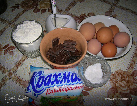 Это необходимо для бисквита. Крахмал я добавляю обязательно, он не дает тесту упасть.