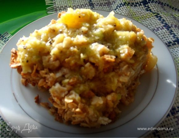 а я правда, не вытаскивала, прям в форме облила сверху соусом и уже потом разрезала. Ешьте овсяную запеканку и будьте здоровы! Приятного аппетита)))