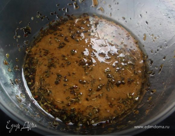 Смешать все ингредиенты для маринада. 