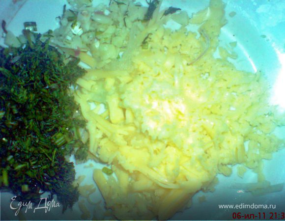 для начинки измельчить чеснок,укроп, и натёртый на крупной тёрке сыр,майонез и перемешать