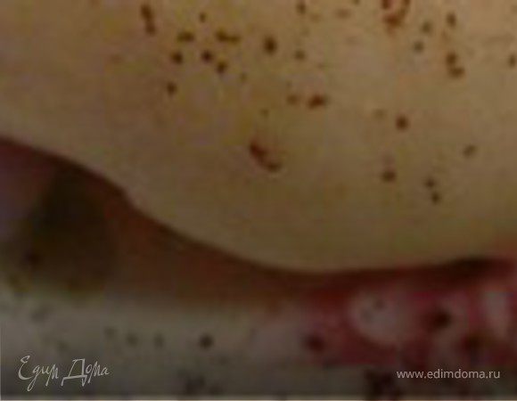 Измельчить в блендере сахар и мак, и посыпать наши готовые кнедлики со сливами.