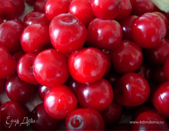 Процеживаем и добавляем сахар и лимонную кислоту. Доводим до кипения, выключаем и остужаем.