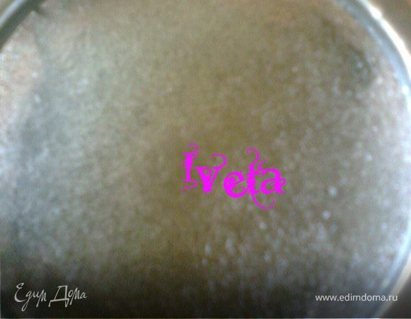 С желатина сливаем воду и растапливаем.