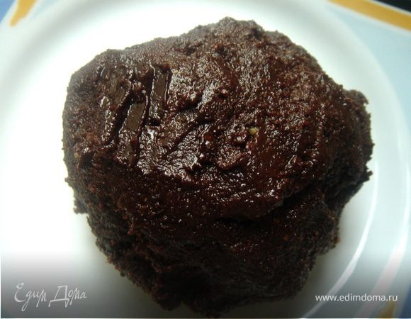 Миндаль промыть и высушить на медленном огне.Смолоть в блендере в муку.Шоколад и масло растопить на водяной бане.Смешать все ингредиенты.Тесто скатать в шар и убрать в холодильник на 2-3 часа.