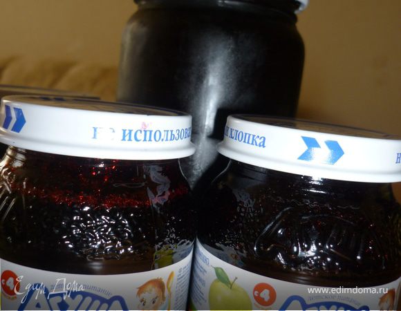 Готовый джем разливаем по стирилизованным баночкам и храним в холодильнике.