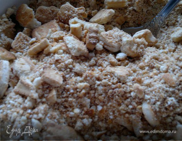 половину печенье рубим в крошку в блендере, другую половину вручную на средние по размеру кусочки