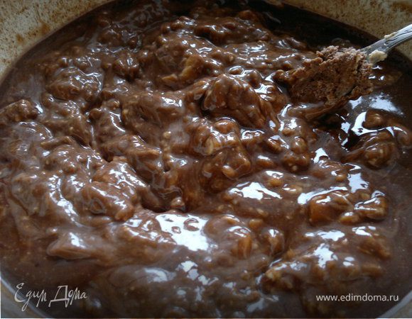 масло должно быть комнатной температуры , перемешиваем шоколадное и простое масло