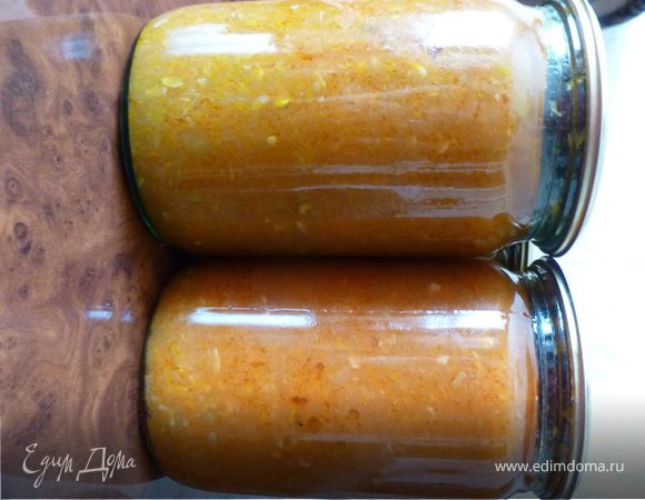 Варенные кабачки, морковь и лук перекрутить на мясорубке, добавить соль, сахар, раст. масло, томотную пасту и уксус, перемешать. Тушить 1 час и заккатать в стерильные банки, укутать.