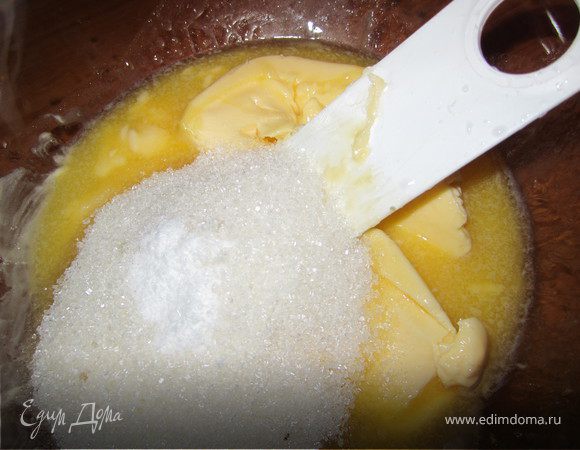 Добавить сахар.
Хорошо смешать.